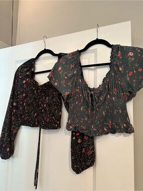 Forever 21 Bundle of Green and Black Floral Smocked Crop Tops Size Small